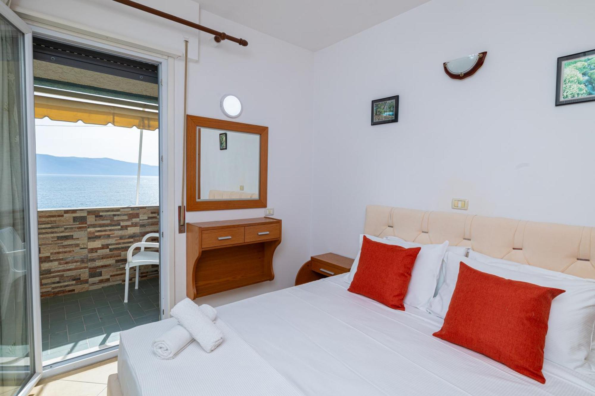Lucas Apartments Rental Vlorë Buitenkant foto