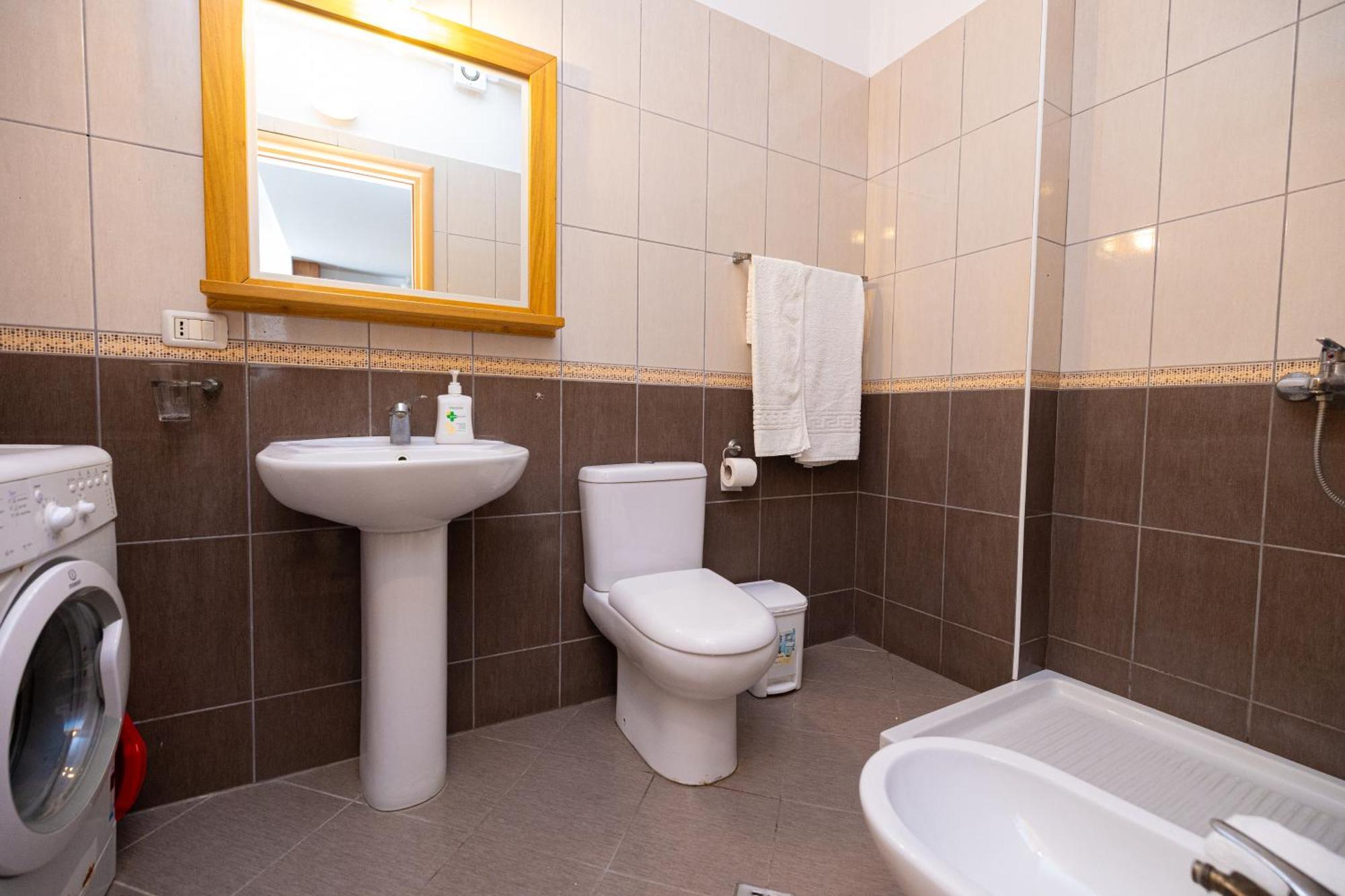 Lucas Apartments Rental Vlorë Buitenkant foto