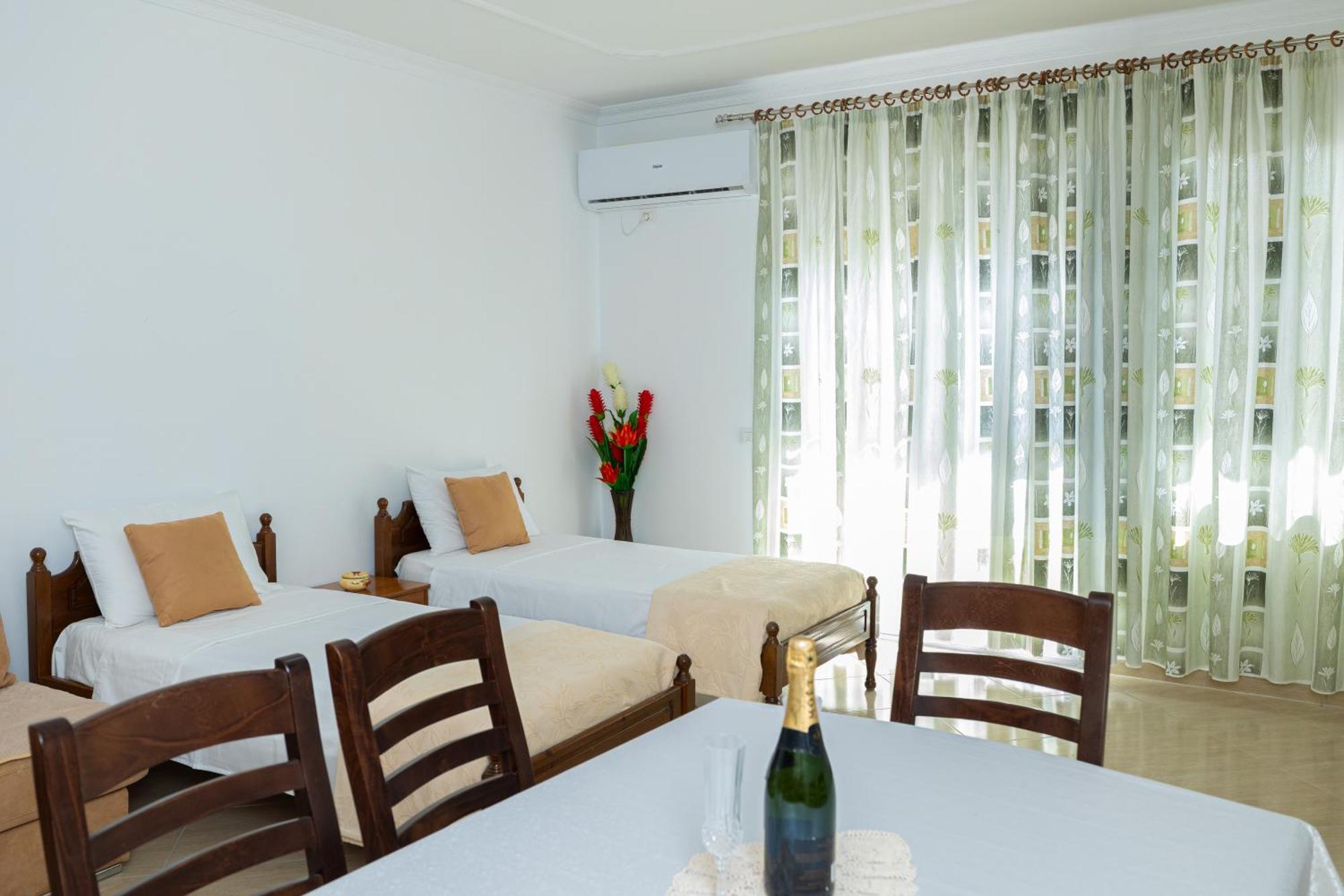 Lucas Apartments Rental Vlorë Buitenkant foto